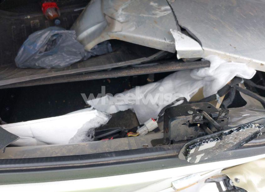 Photo 12 of 2018 Chevrolet Suburban LT (VIN 1GNSCHKC1JR394991)