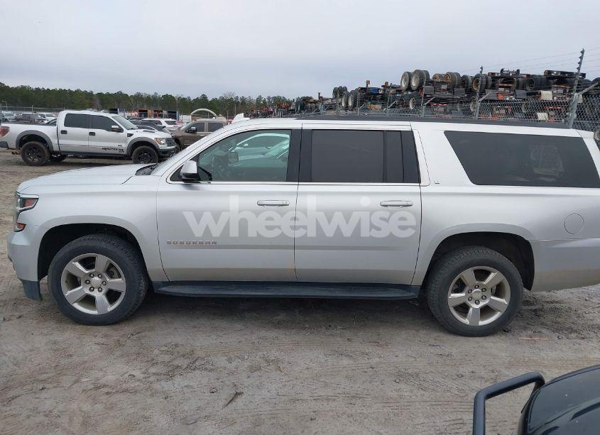 Photo 15 of 2018 Chevrolet Suburban LT (VIN 1GNSCHKC1JR394991)