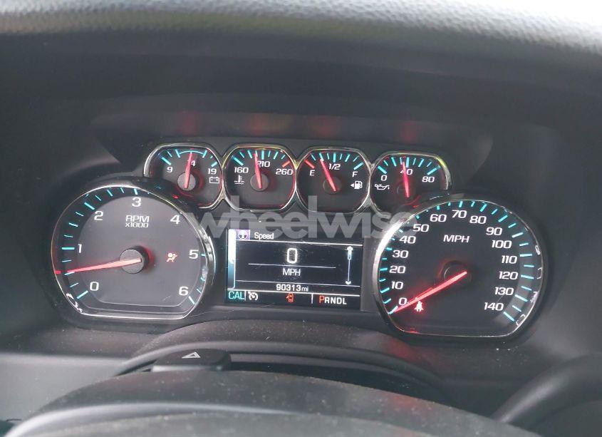 Photo 16 of 2018 Chevrolet Suburban LT (VIN 1GNSCHKC1JR394991)