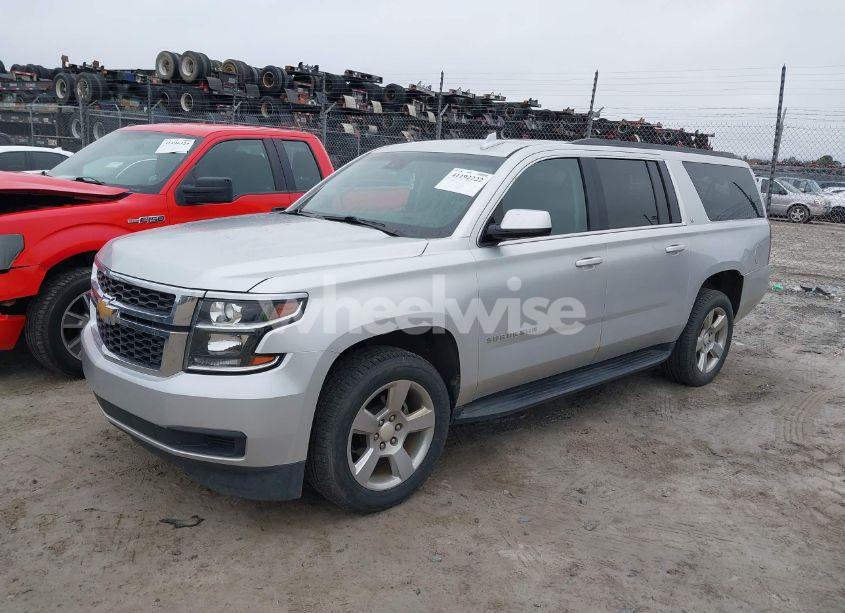Photo 2 of 2018 Chevrolet Suburban LT (VIN 1GNSCHKC1JR394991)