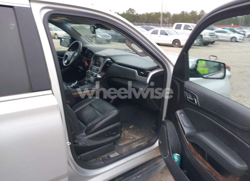 Photo 5 of 2018 Chevrolet Suburban LT (VIN 1GNSCHKC1JR394991)