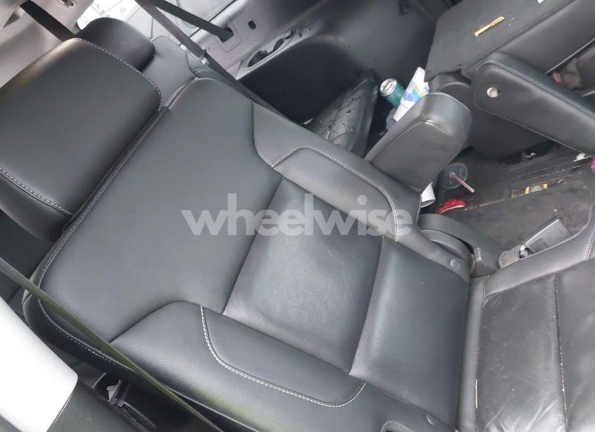 Photo 8 of 2018 Chevrolet Suburban LT (VIN 1GNSCHKC1JR394991)