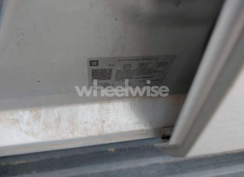 Photo 9 of 2018 Chevrolet Suburban LT (VIN 1GNSCHKC1JR394991)