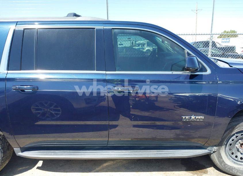 Photo 13 of 2019 Chevrolet Suburban LT (VIN 1GNSCHKC1KR399707)