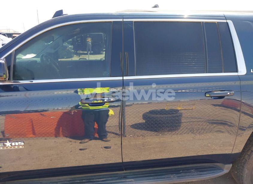 Photo 14 of 2019 Chevrolet Suburban LT (VIN 1GNSCHKC1KR399707)