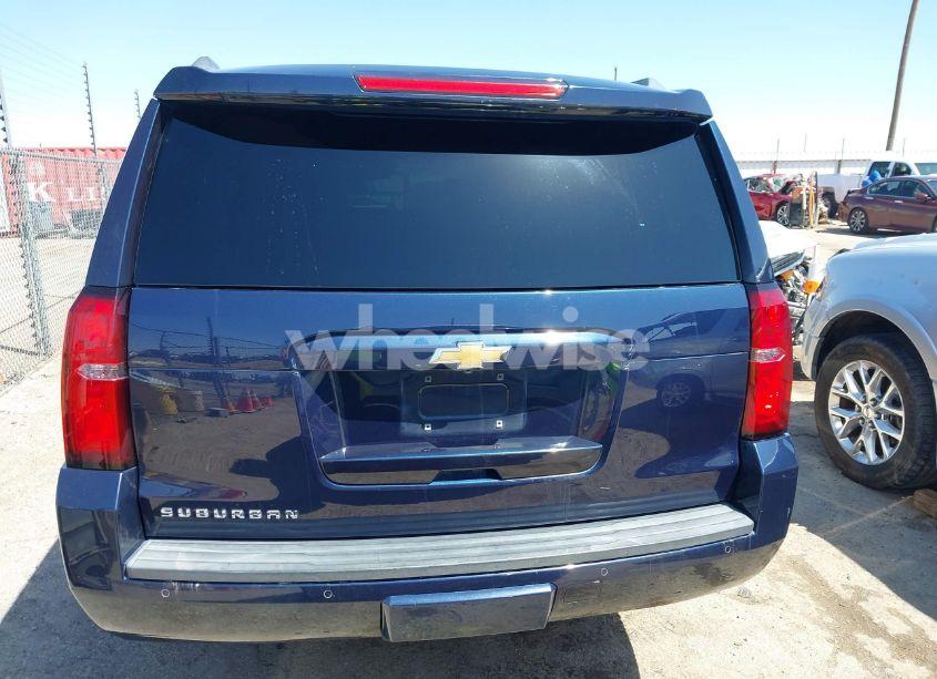 Photo 16 of 2019 Chevrolet Suburban LT (VIN 1GNSCHKC1KR399707)