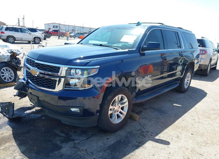 Photo 2 of 2019 Chevrolet Suburban LT (VIN 1GNSCHKC1KR399707)