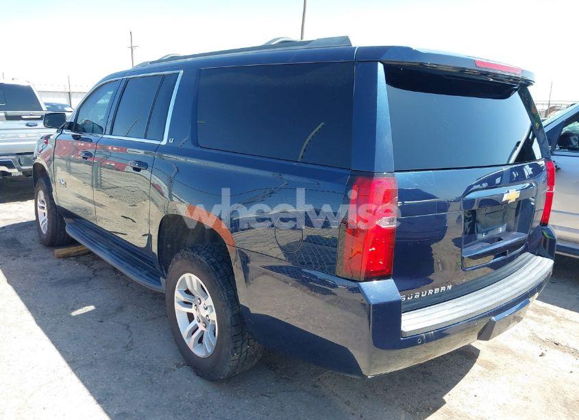 Photo 3 of 2019 Chevrolet Suburban LT (VIN 1GNSCHKC1KR399707)