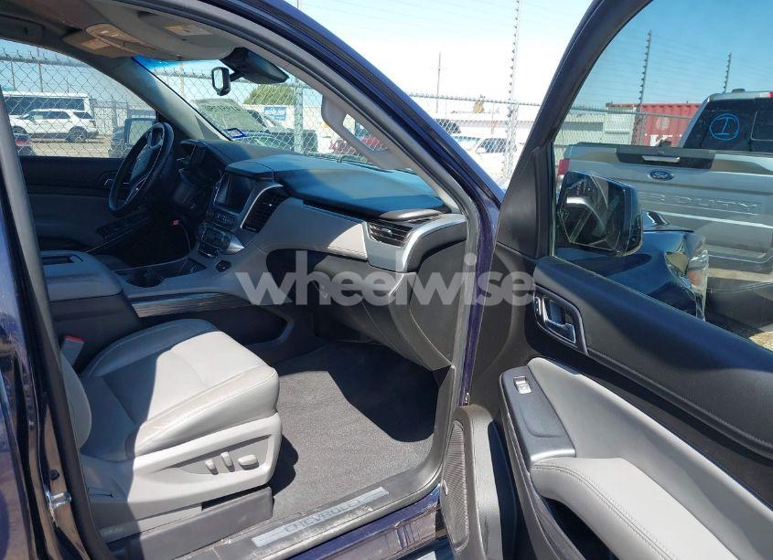 Photo 5 of 2019 Chevrolet Suburban LT (VIN 1GNSCHKC1KR399707)