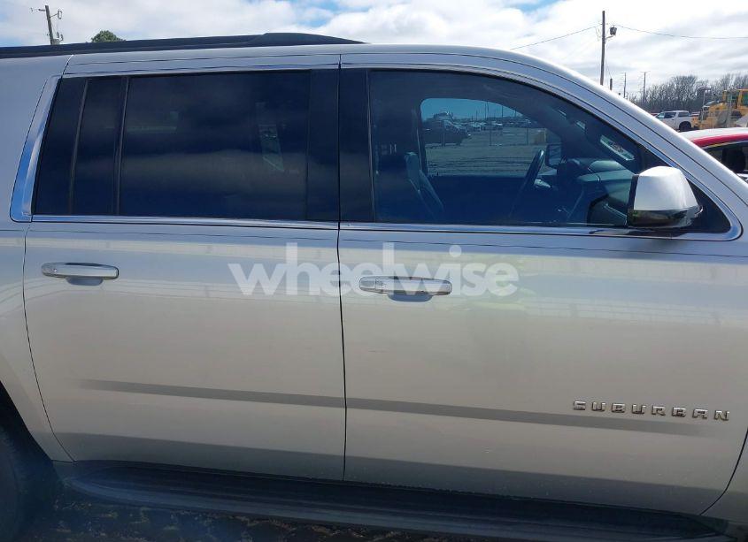 Photo 13 of 2016 Chevrolet Suburban LT (VIN 1GNSCHKC2GR252433)