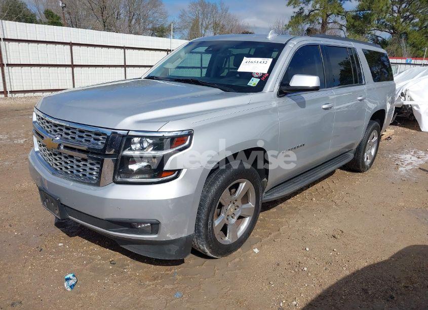 Photo 2 of 2016 Chevrolet Suburban LT (VIN 1GNSCHKC2GR252433)