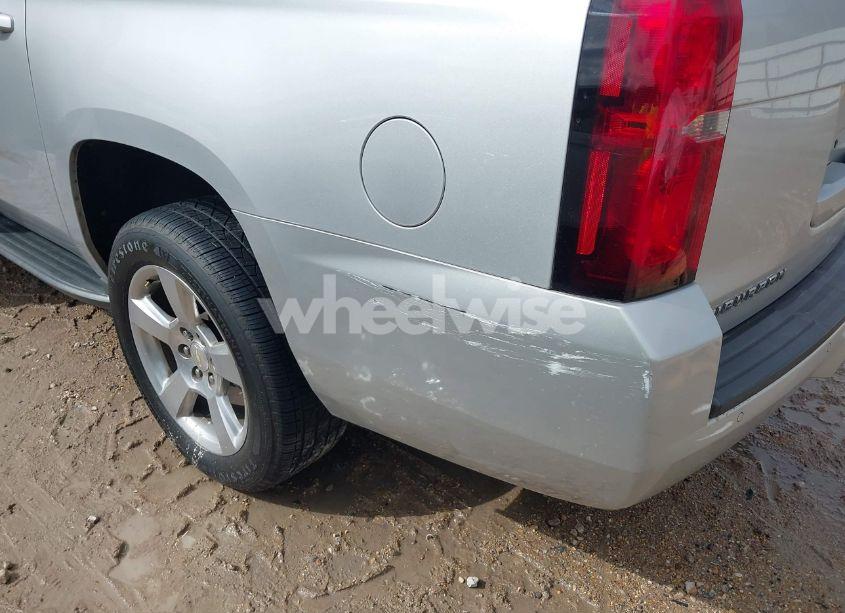 Photo 6 of 2016 Chevrolet Suburban LT (VIN 1GNSCHKC2GR252433)