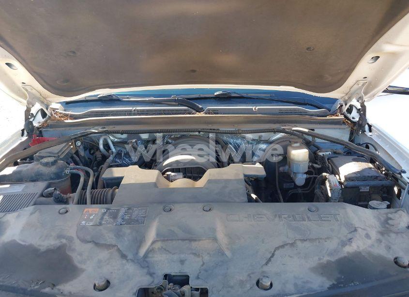 Photo 10 of 2016 Chevrolet Suburban LT (VIN 1GNSCHKC2GR397844)