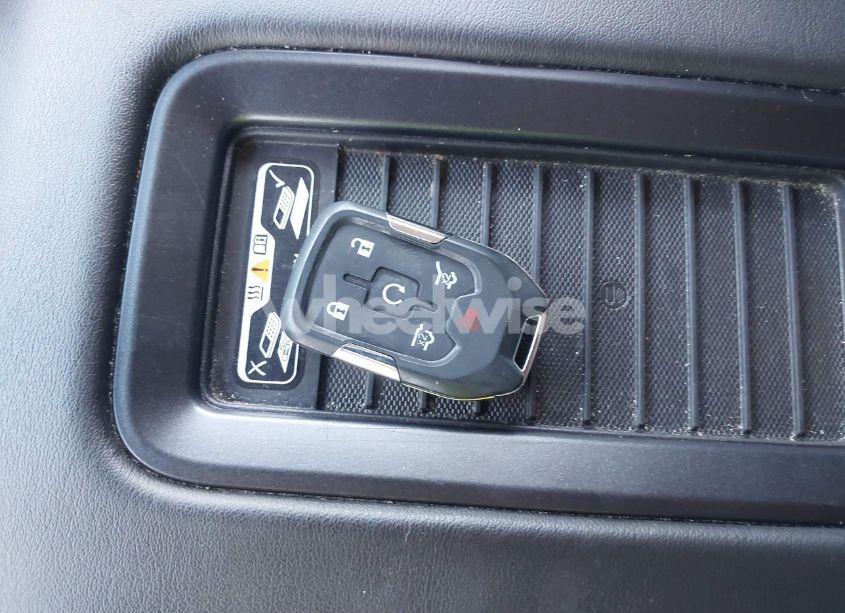 Photo 11 of 2017 Chevrolet Suburban LT (VIN 1GNSCHKC2HR251008)