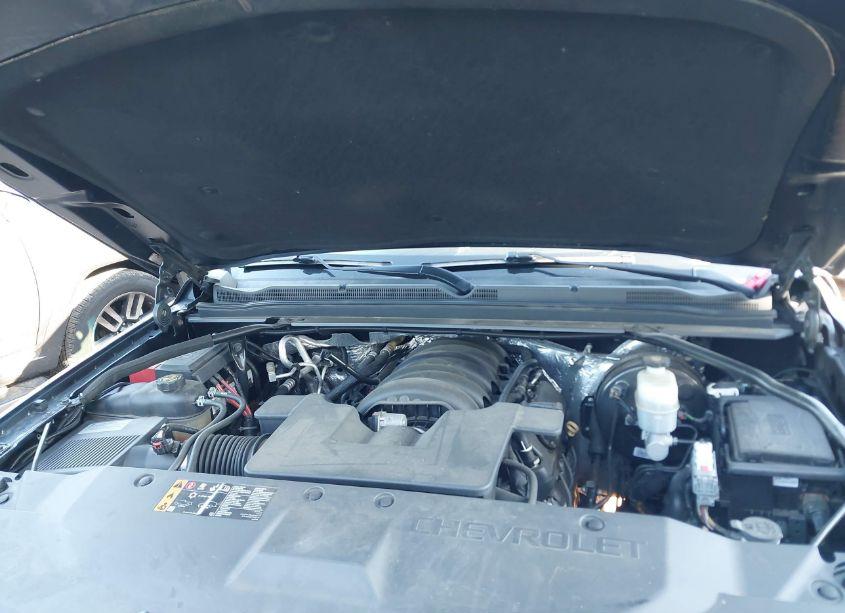 Photo 10 of 2018 Chevrolet Suburban LT (VIN 1GNSCHKC2JR113474)