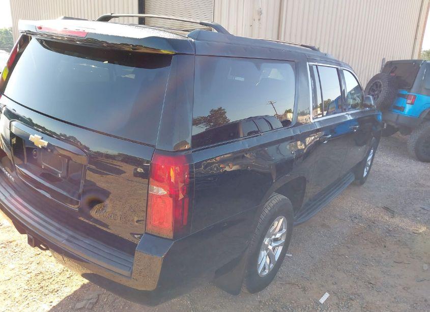 Photo 4 of 2018 Chevrolet Suburban LT (VIN 1GNSCHKC2JR113474)