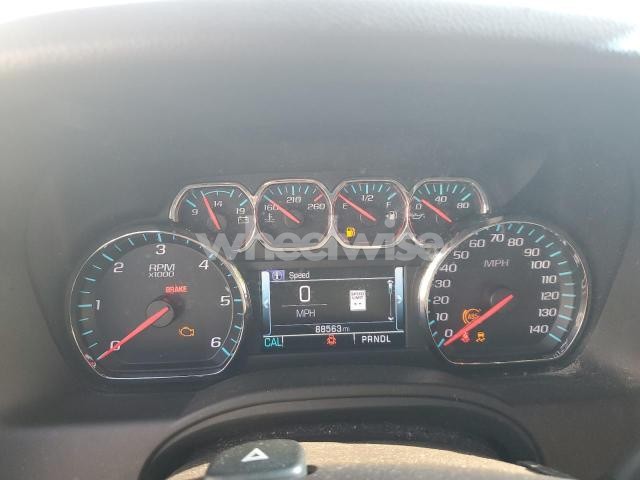 Photo 10 of 2018 CHEVROLET SUBURBAN C1500 LT N/A (VIN 1GNSCHKC2JR235767)