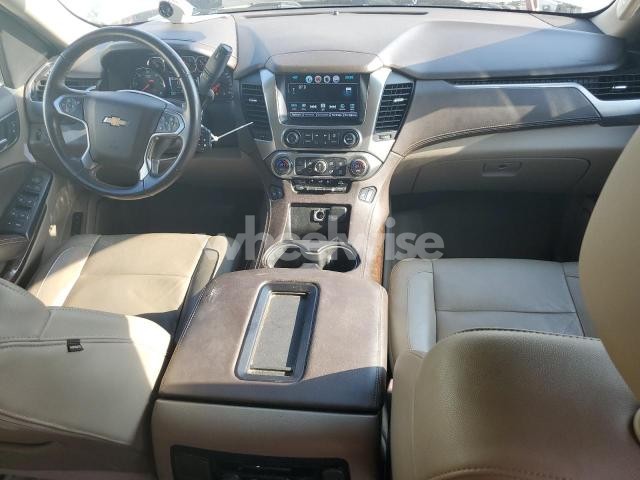 Photo 5 of 2018 CHEVROLET SUBURBAN C1500 LT N/A (VIN 1GNSCHKC2JR235767)