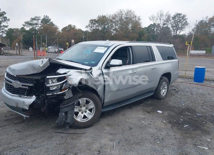 Photo 2 of 2019 Chevrolet Suburban LT (VIN 1GNSCHKC2KR353108)