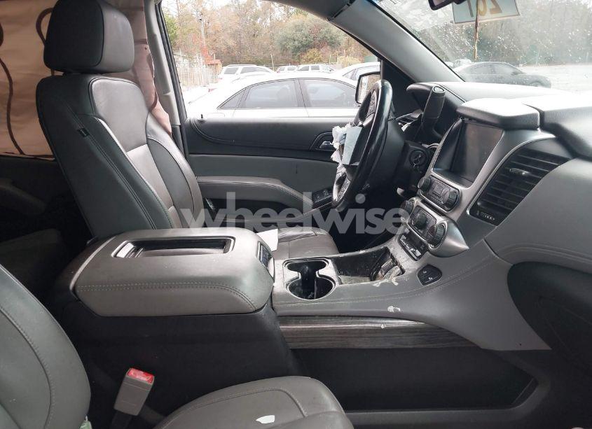 Photo 5 of 2019 Chevrolet Suburban LT (VIN 1GNSCHKC2KR353108)