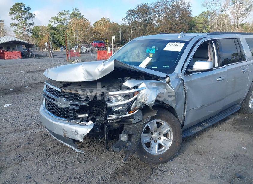 Photo 6 of 2019 Chevrolet Suburban LT (VIN 1GNSCHKC2KR353108)