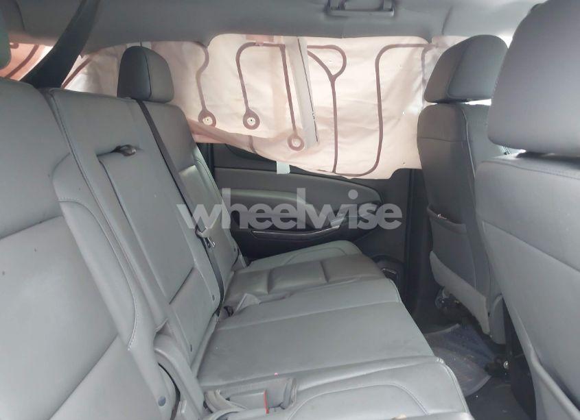 Photo 8 of 2019 Chevrolet Suburban LT (VIN 1GNSCHKC2KR353108)