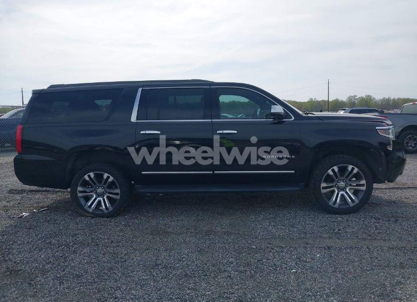 Photo 13 of 2019 Chevrolet Suburban LT (VIN 1GNSCHKC2KR408575)