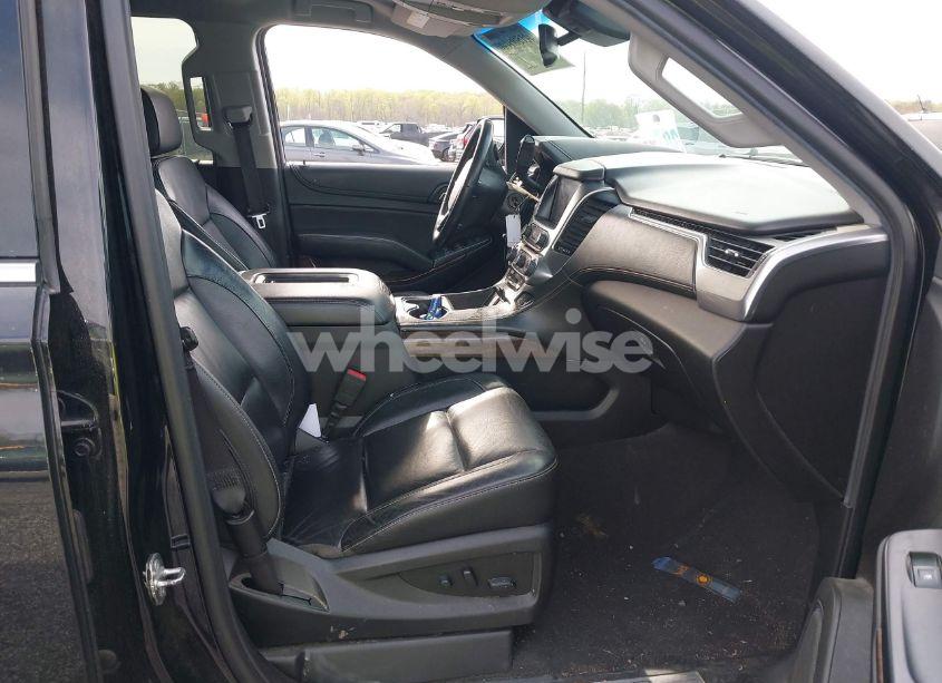 Photo 5 of 2019 Chevrolet Suburban LT (VIN 1GNSCHKC2KR408575)