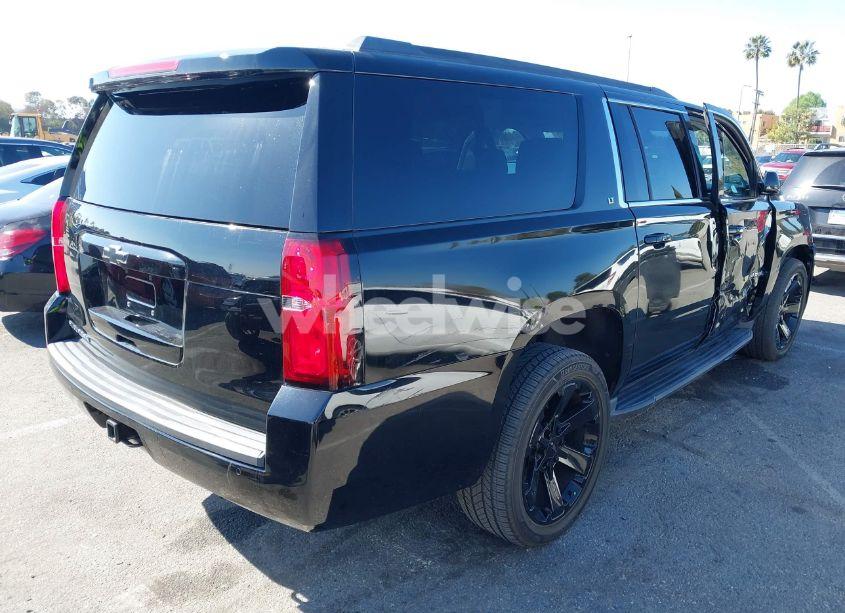 Photo 4 of 2020 Chevrolet Suburban 2WD LT (VIN 1GNSCHKC2LR229759)