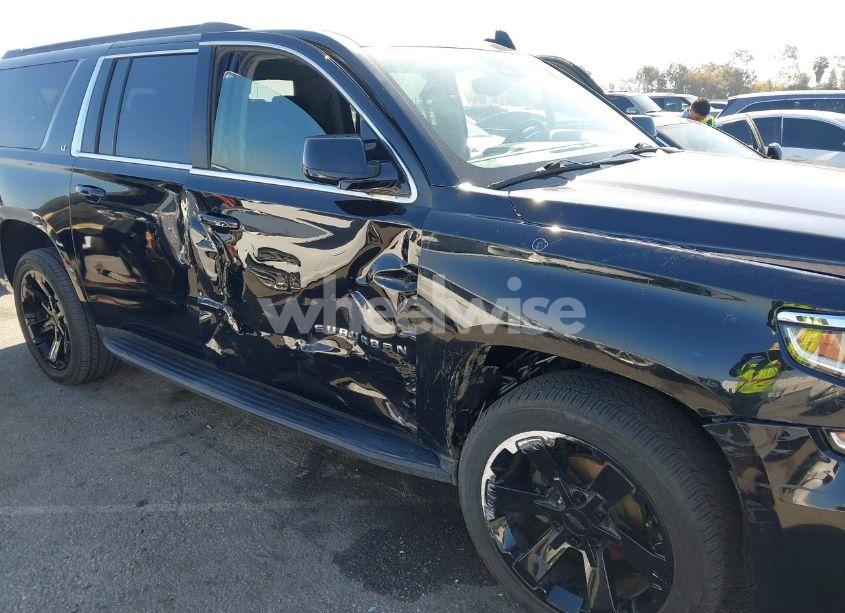 Photo 6 of 2020 Chevrolet Suburban 2WD LT (VIN 1GNSCHKC2LR229759)