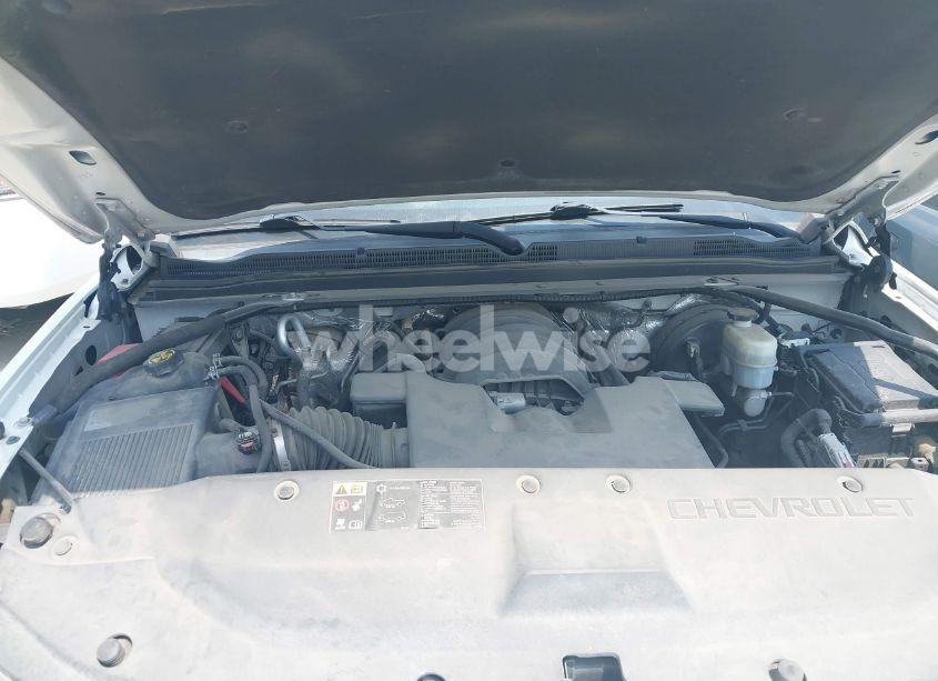 Photo 10 of 2016 Chevrolet Suburban LT (VIN 1GNSCHKC3GR161431)