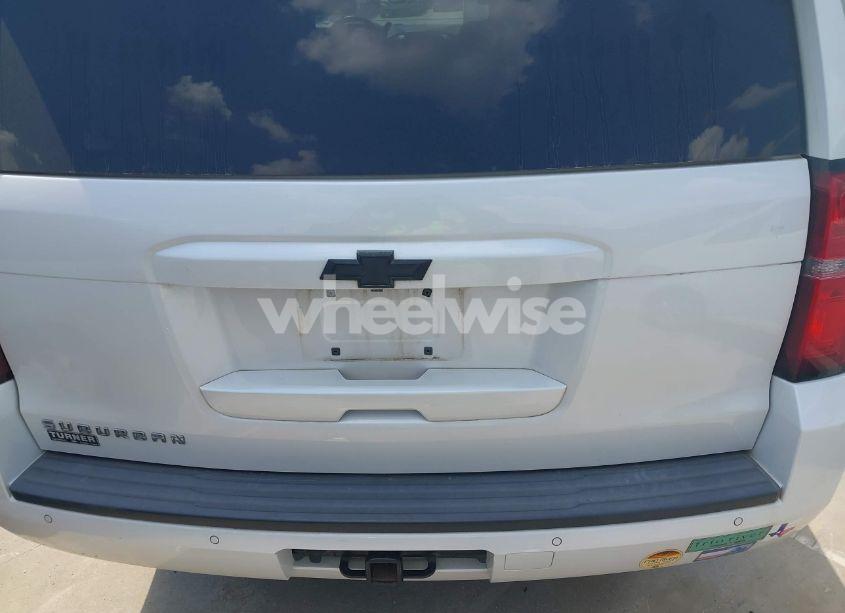 Photo 16 of 2016 Chevrolet Suburban LT (VIN 1GNSCHKC3GR161431)