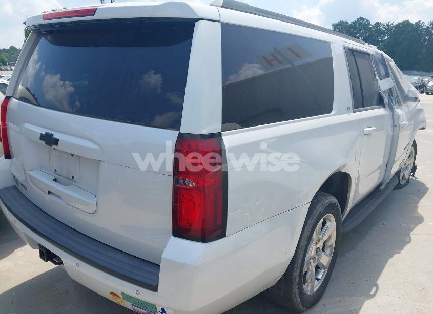 Photo 4 of 2016 Chevrolet Suburban LT (VIN 1GNSCHKC3GR161431)