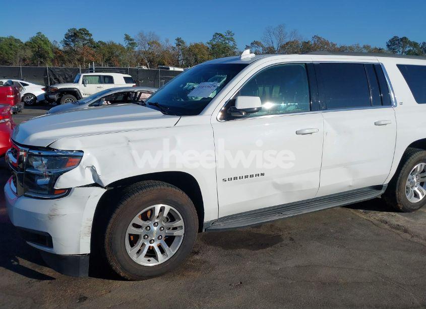 Photo 6 of 2017 Chevrolet Suburban LT (VIN 1GNSCHKC3HR265323)
