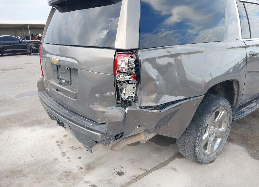 Photo 6 of 2017 Chevrolet Suburban LT (VIN 1GNSCHKC3HR316450)