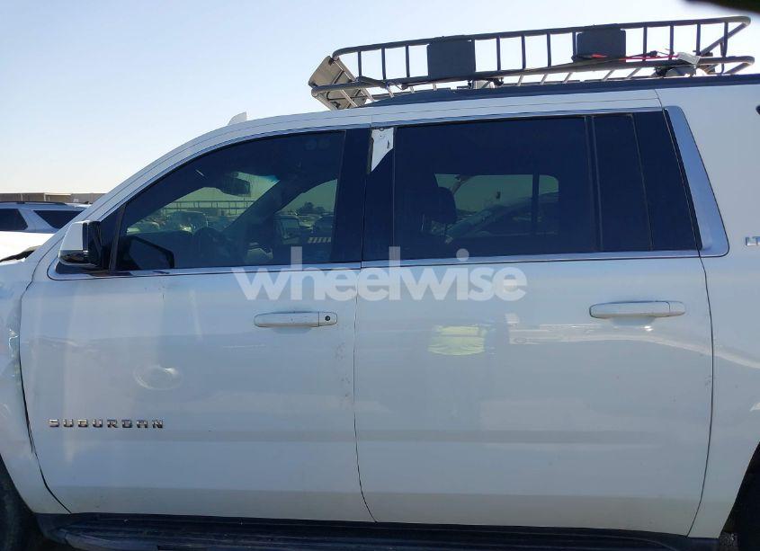 Photo 14 of 2019 Chevrolet Suburban LT (VIN 1GNSCHKC3KR143942)