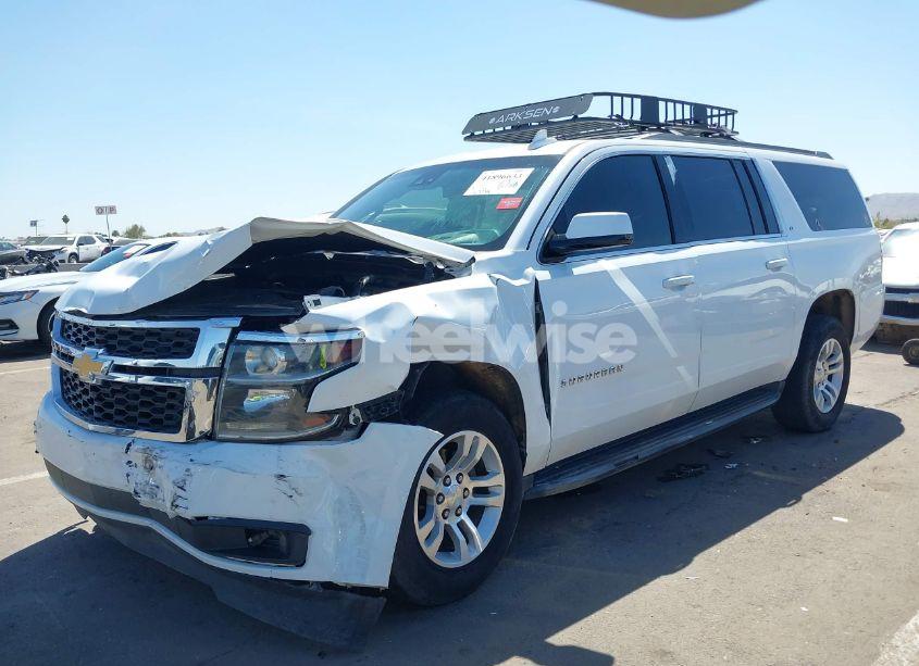 Photo 2 of 2019 Chevrolet Suburban LT (VIN 1GNSCHKC3KR143942)