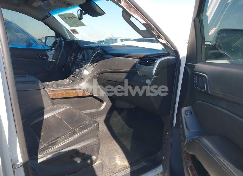 Photo 5 of 2019 Chevrolet Suburban LT (VIN 1GNSCHKC3KR143942)