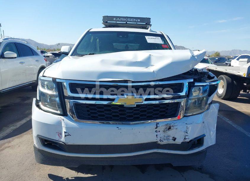 Photo 6 of 2019 Chevrolet Suburban LT (VIN 1GNSCHKC3KR143942)