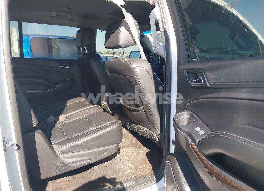 Photo 8 of 2019 Chevrolet Suburban LT (VIN 1GNSCHKC3KR143942)