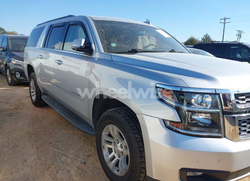 2019 Chevrolet Suburban LT (VIN 1GNSCHKC3KR290844) main photo