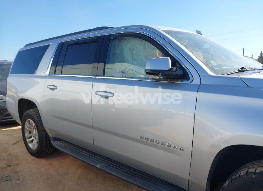 Photo 14 of 2019 Chevrolet Suburban LT (VIN 1GNSCHKC3KR290844)