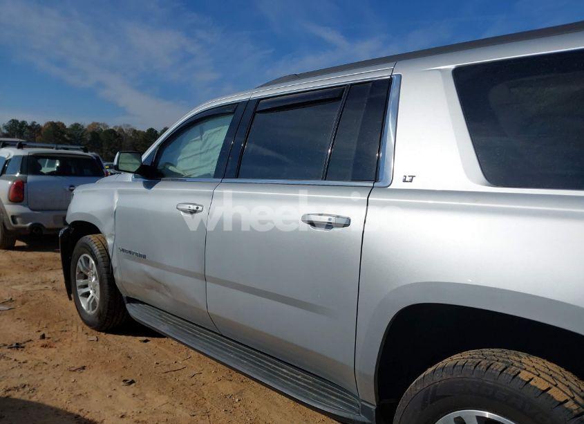 Photo 15 of 2019 Chevrolet Suburban LT (VIN 1GNSCHKC3KR290844)