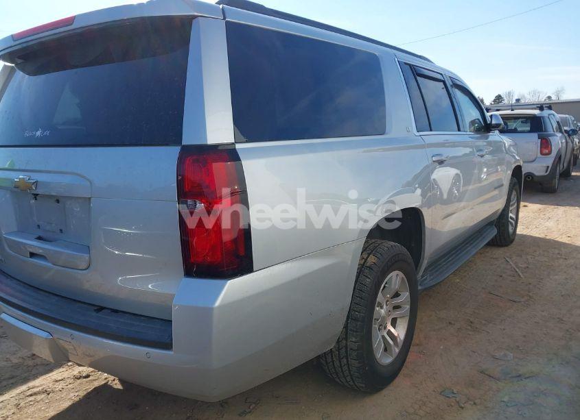 Photo 4 of 2019 Chevrolet Suburban LT (VIN 1GNSCHKC3KR290844)