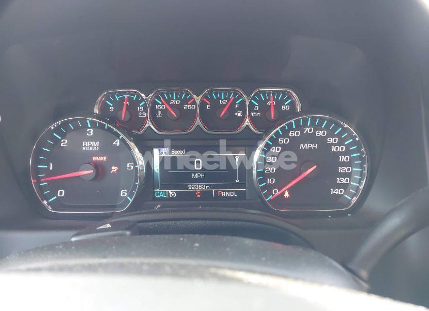 Photo 7 of 2019 Chevrolet Suburban LT (VIN 1GNSCHKC3KR290844)