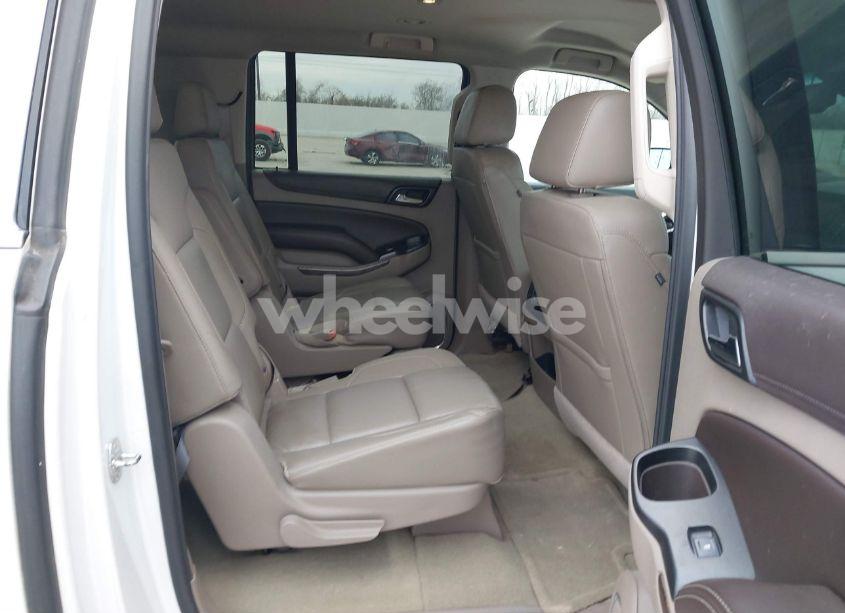 Photo 8 of 2016 Chevrolet Suburban LT (VIN 1GNSCHKC4GR265281)