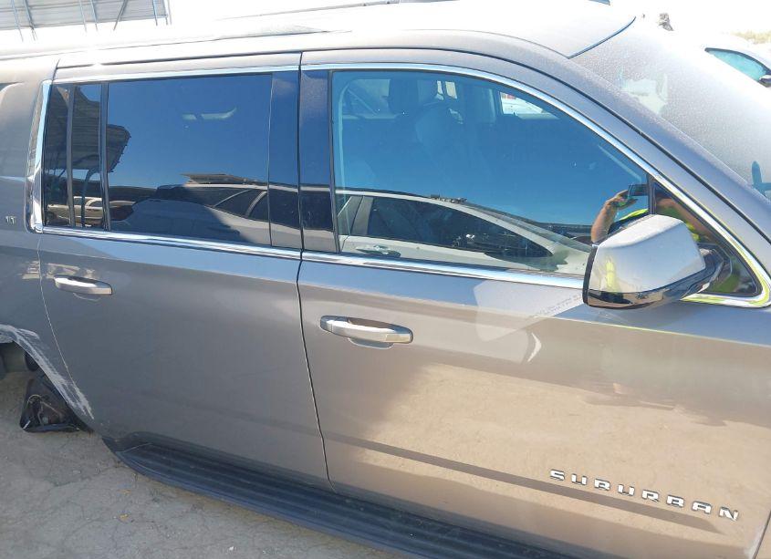 Photo 14 of 2017 Chevrolet Suburban LT (VIN 1GNSCHKC4HR240429)