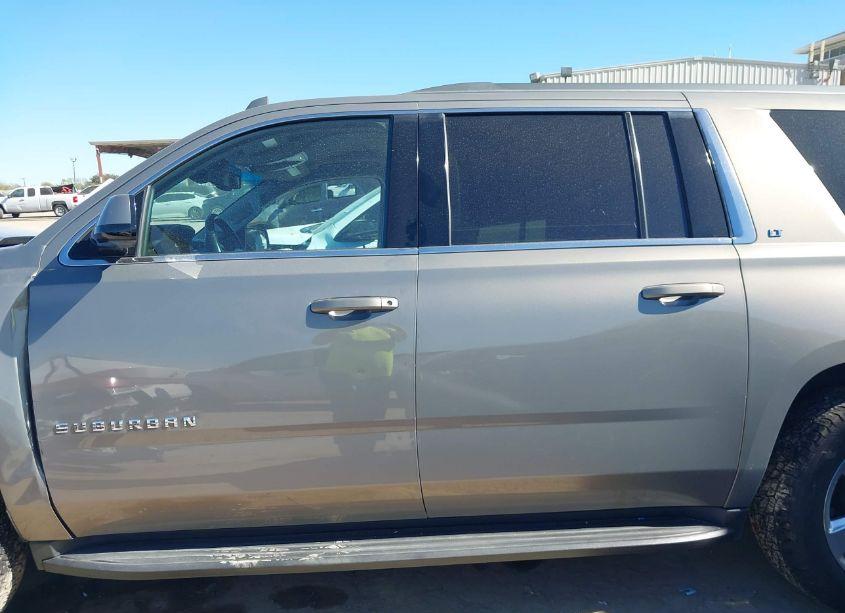 Photo 15 of 2017 Chevrolet Suburban LT (VIN 1GNSCHKC4HR240429)