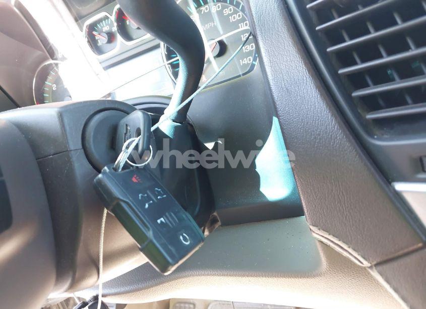 Photo 11 of 2018 Chevrolet Suburban LT (VIN 1GNSCHKC4JR142930)