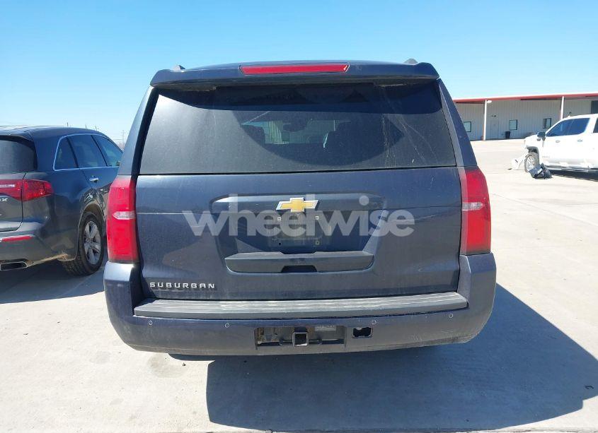 Photo 16 of 2018 Chevrolet Suburban LT (VIN 1GNSCHKC4JR142930)